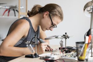 Curso de electronica gratis Aprende paso a paso sin pagar un centavo - Bowteh electronica desde cero"<br />
"curso electronica gratis"<br />
"curso gratis"<br />
"Electronica"<br />
"curso de electronica"<br />
"curso electronica desde cero"<br />
"curso de electronica para pricipiantes"<br />
"aprender electronica gratis"<br />
"curso gratuito electronica"<br />
"curso online electronica"<br />
"electronica basica desde cero"<br />
"resistores"<br />
"resistor"<br />
"resistencia"<br />
"resistencia electronica"<br />
"como funciona un resistor"<br />
"calculo de resistencias"<br />
"circuito paralelo"<br />
"resistencias en paralelo"<br />
"calculo resistencias"<br />
"serie paralelo"<br />
"paralelo"